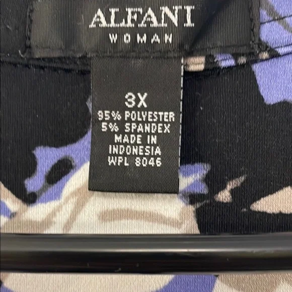 ❤️Alfani Blue and White 3/4 Sleeve Buttoned Blouse - Picture 2 of 4